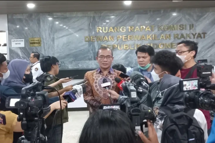 DPR, Pemerintah, dan...