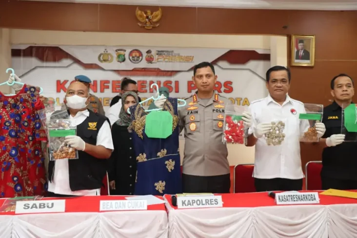 Penyelundupan Sabu Dalam...