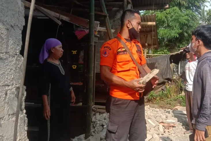 Angin Kencang Sapu Rumah...