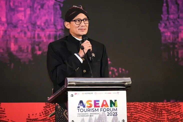 Serahkan Estafet Kepemimpinan...