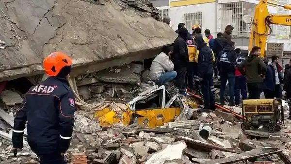 Dampak Gempa Turki-Suriah,...