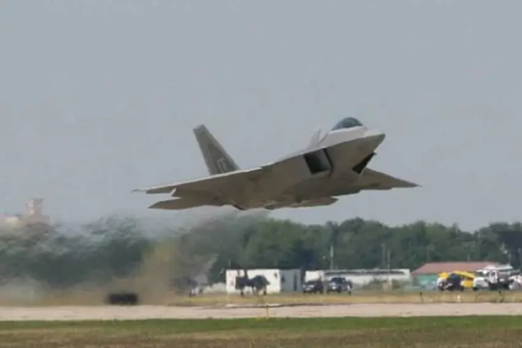Spesifikasi F-22 Raptor,...