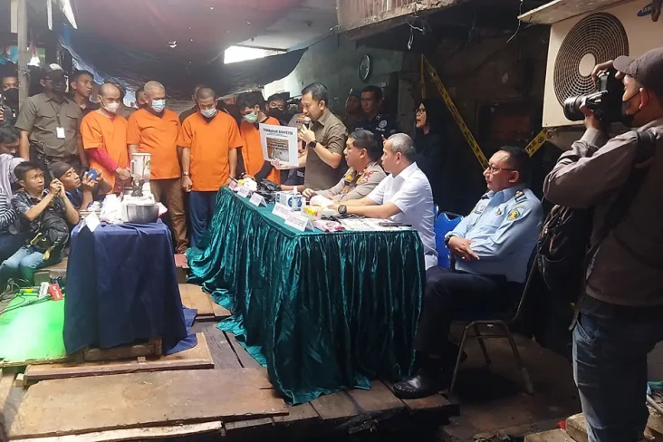 Kampung Kumuh di Johar...