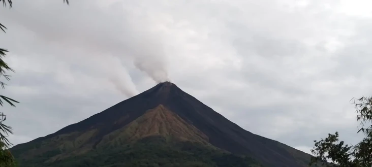Waspada! Aktivitas Gunung...
