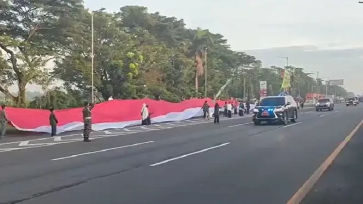 Sambut Rombongan Presiden,...