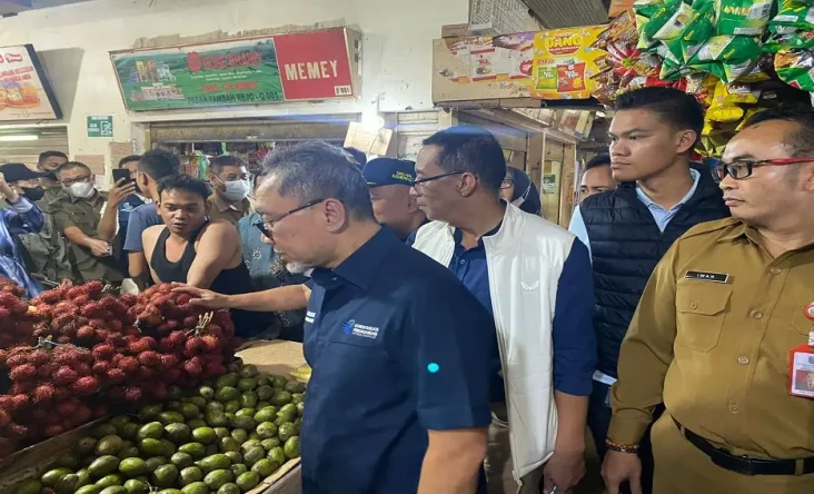 Blusukan di Surabaya,...