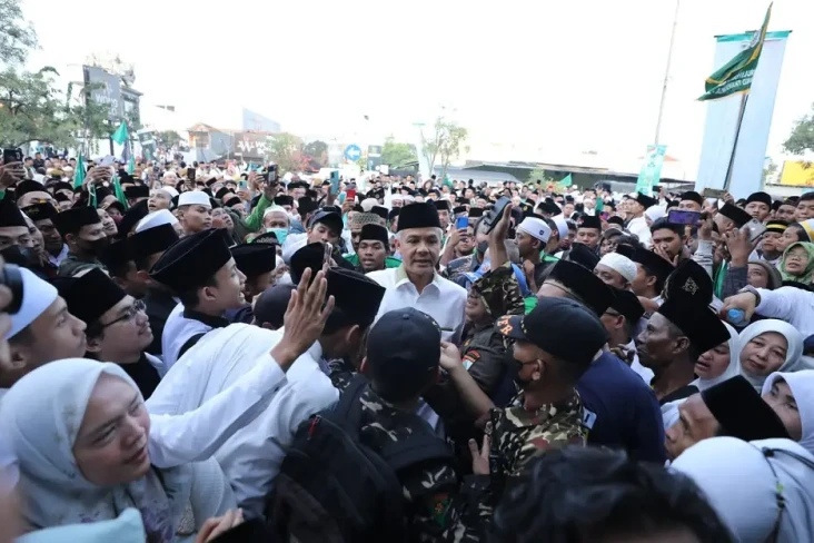 Hadiri Perayaan 1 Abad...