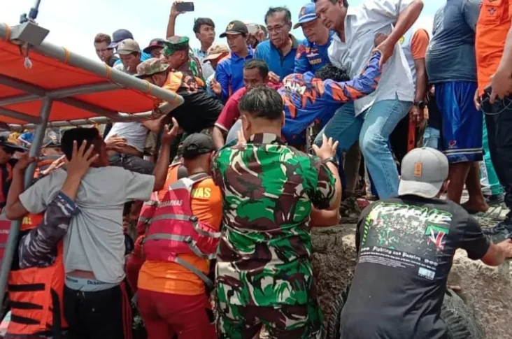 Kapal Nelayan Tenggelam...