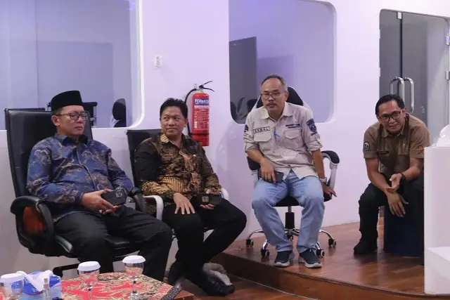 Bupati Kaur Lismidianto...