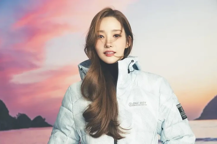 Park Min Young Sedang...