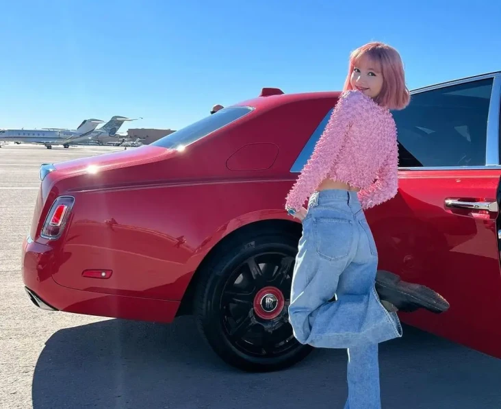 Koleksi Mobil Lisa Blackpink...