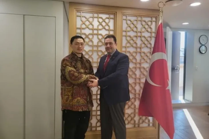 Yang Dong Geun Berikan...