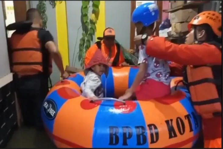 Banjir Terjang 30 Rumah...