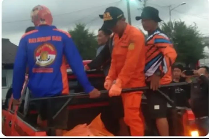 Kapal Nelayan Karam...