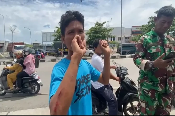 Brutal! Rombongan Bonek...