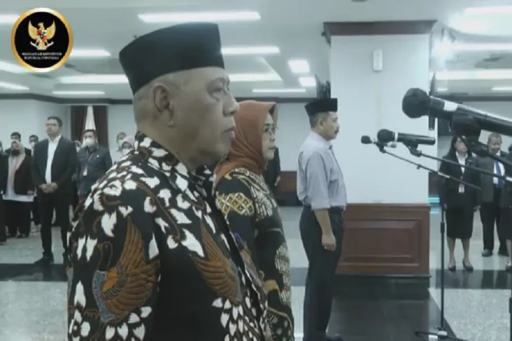 Anwar Usman Lantik 3...
