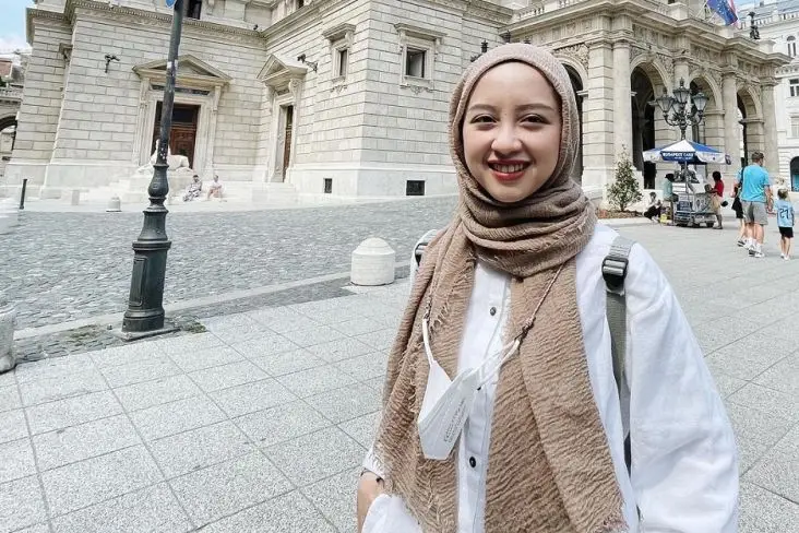 Gita Savitri Menganut...