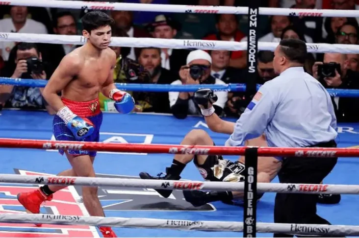 Oscar De La Hoya: Pukulan...