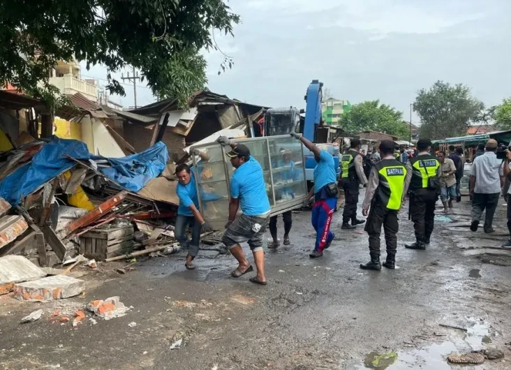 KAI Daop 8 Surabaya...