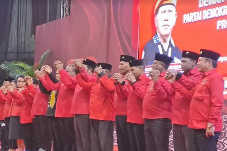 PDIP Papua Lantik Pengurus...