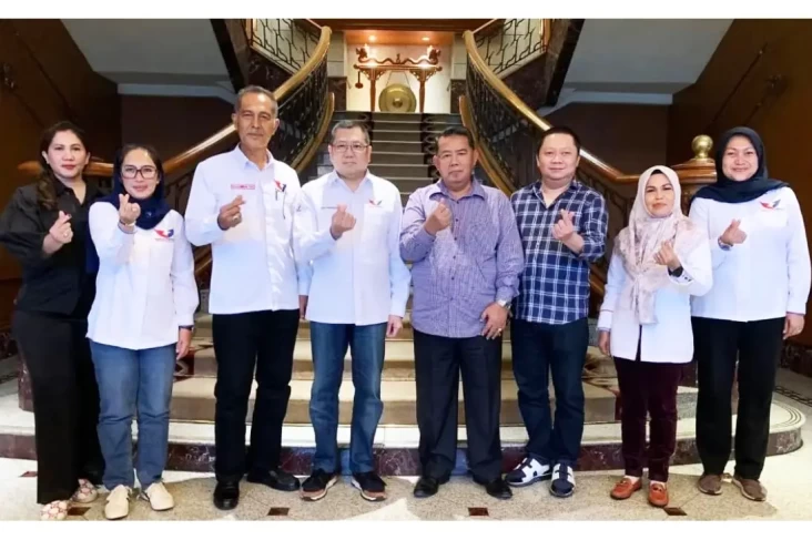 Diskusi dengan Pengurus...