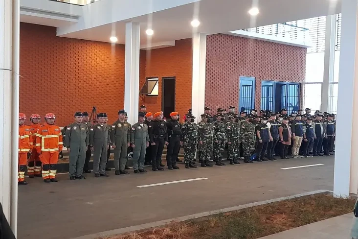 TNI Salurkan Bantuan...