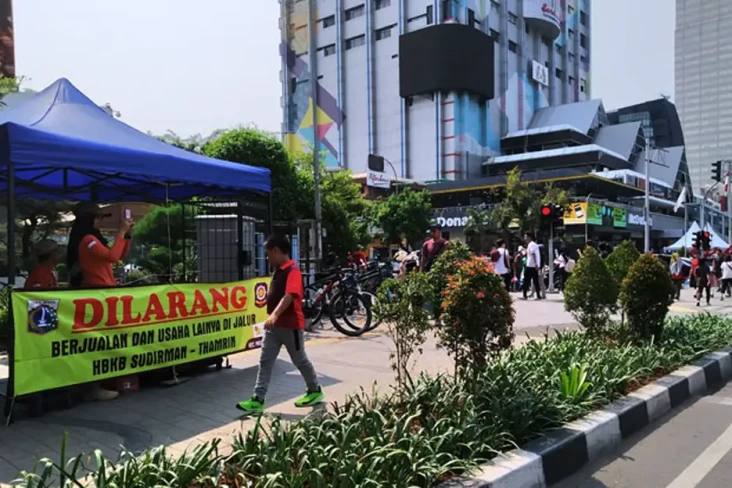 DKI Larang PKL Jualan...