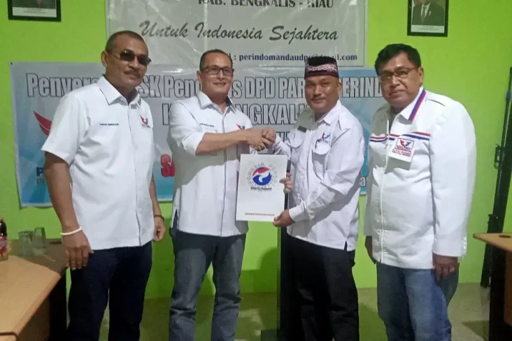 Terima SK Kepengurusan,...