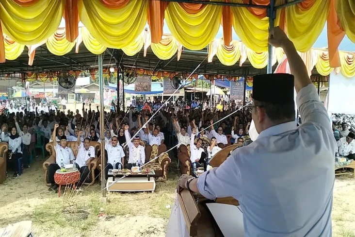 Meriah! Ratusan Warga...