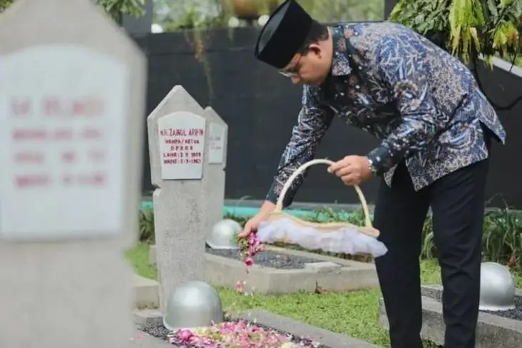 Anies Baswedan Ziarah...