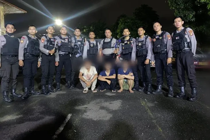 Polisi Bubarkan Tawuran...