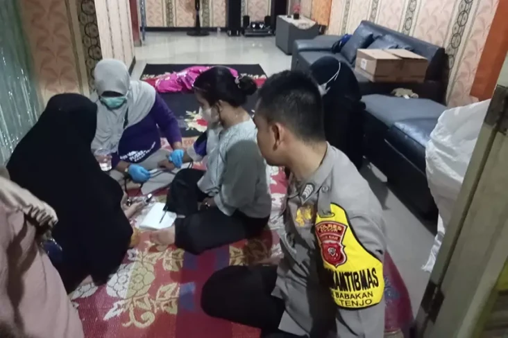 Puluhan Warga Tenjo...