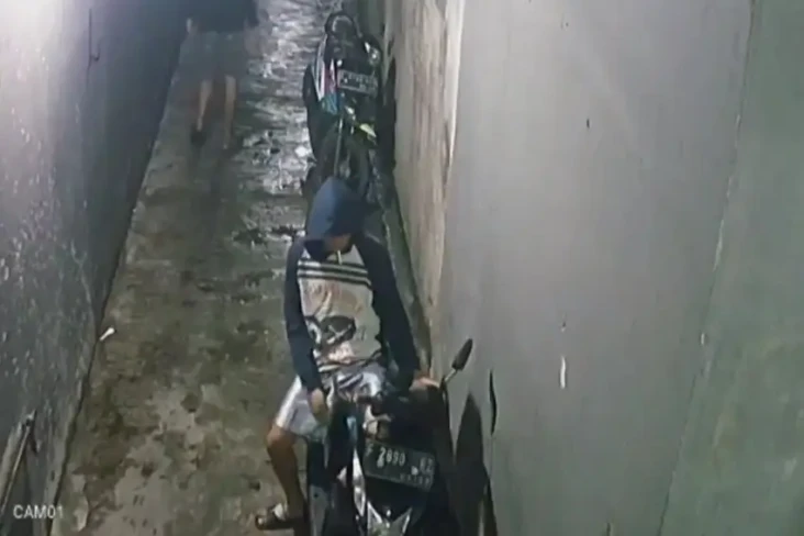 2 Maling Gasak Motor...