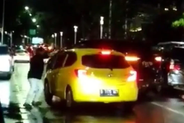 Dipertemukan dengan...