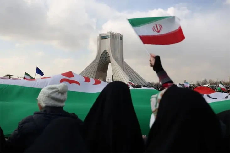 Iran Peringati HUT Ke-44...