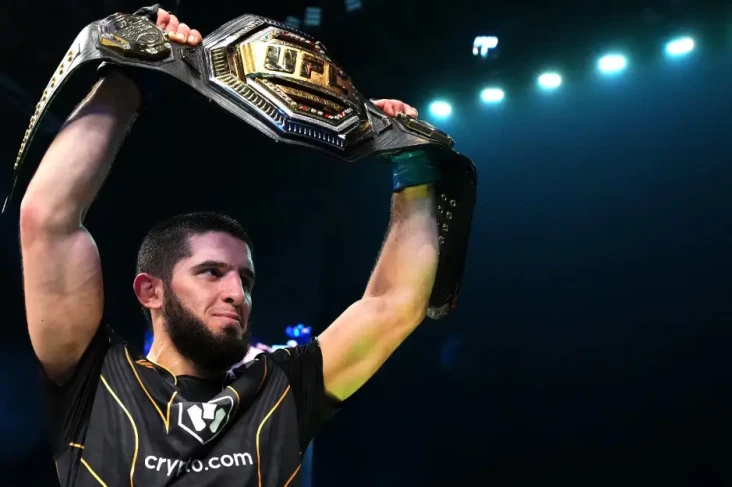 Islam Makhachev Pertahankan...