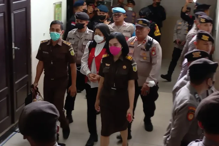 Sidang Vonis, Putri...