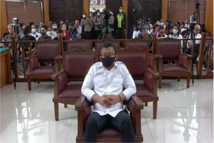 Mata Ferdy Sambo Terlihat...