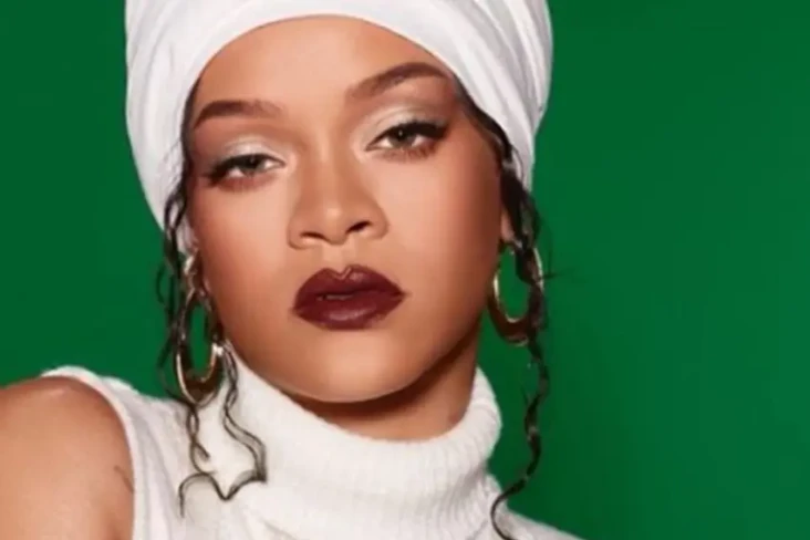 Rihanna Tampil di Super...