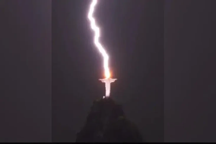 Viral, Kepala Patung...