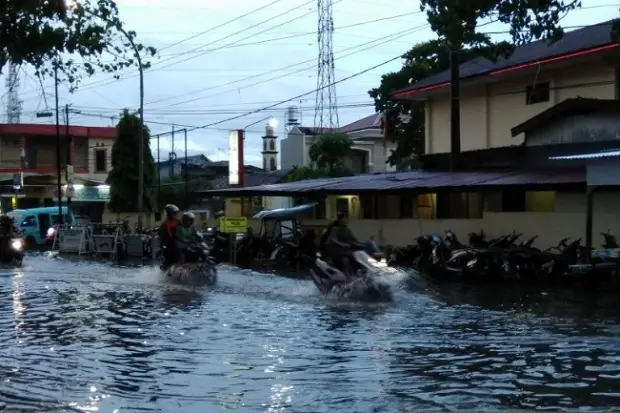 Banjir Kepung Kota Makasar,...