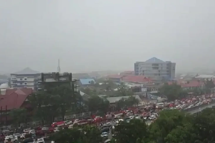 Dikepung Banjir, Begini...
