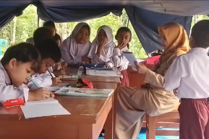 Bantuan Tenda Darurat...