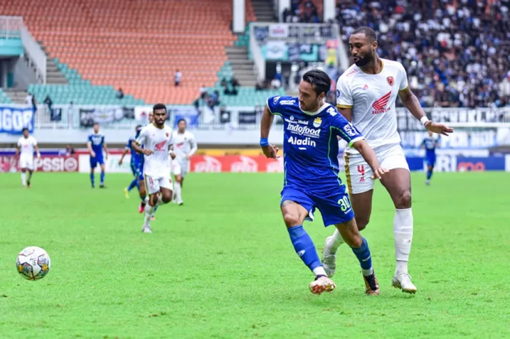 Hasil Persib vs PSM:...