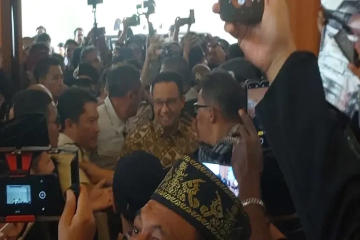 Anies Baswedan Hadiri...