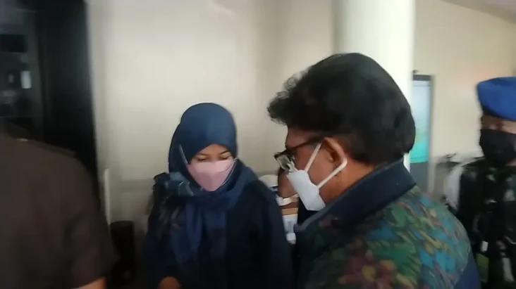 Dugaan Korupsi Bakti,...