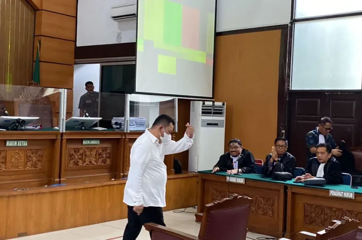 Love Sign Kuat Maruf...