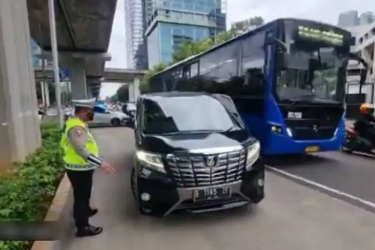 Mobil Mewah Alphard...