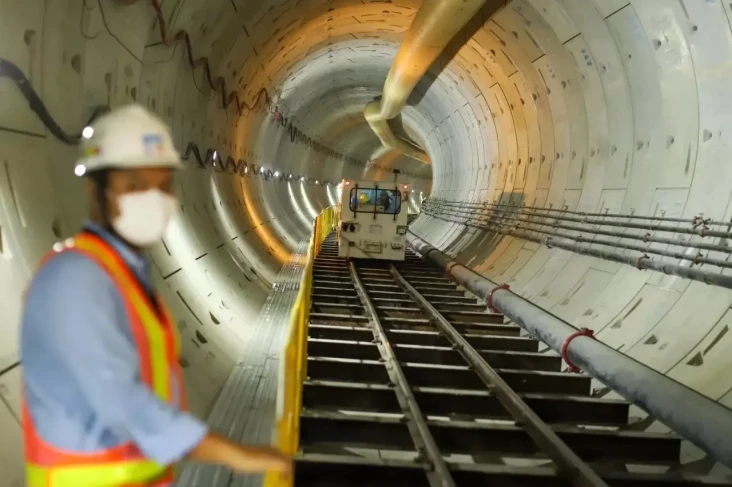 Pembangunan MRT Thamrin-Monas...