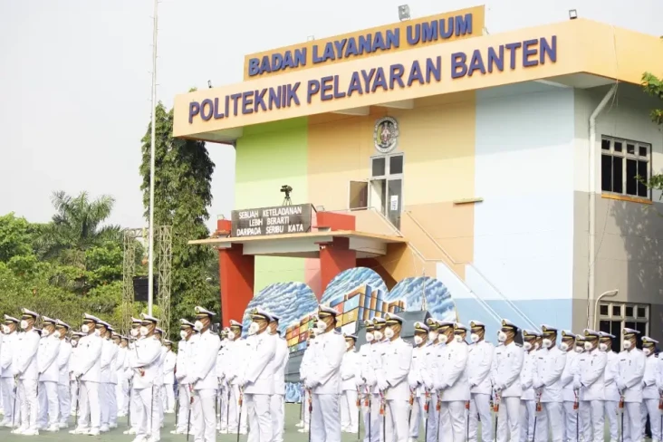 Apa Perbedaan Politeknik...